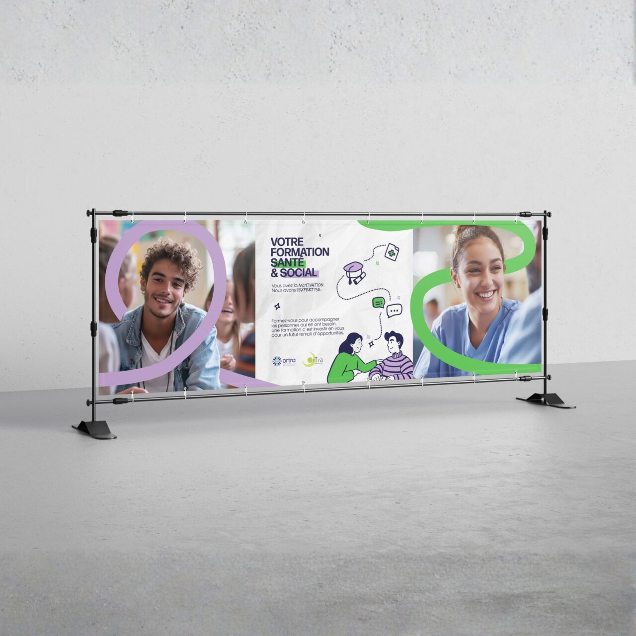 Bâche publicitaire « Votre formation Santé & Social » montée sur sa structure